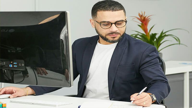 Chiropractic Care for Desk Job Professionals